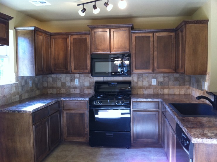 Modern Kitchen with Luxurious Back Splash